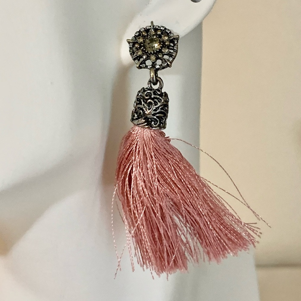 Gorgeous pink tassel earrings.